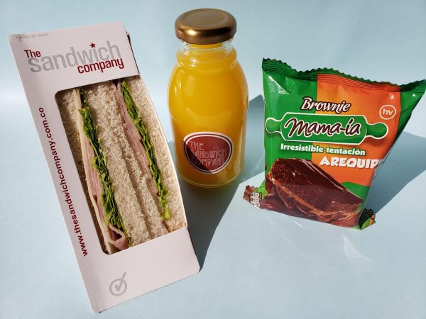 Refrigerios sandwich jugo