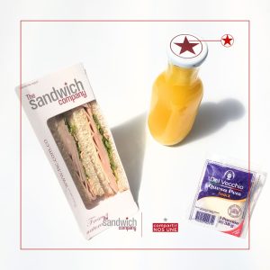 sandwich de Jamón y queso, queso pera y jugo de naranja