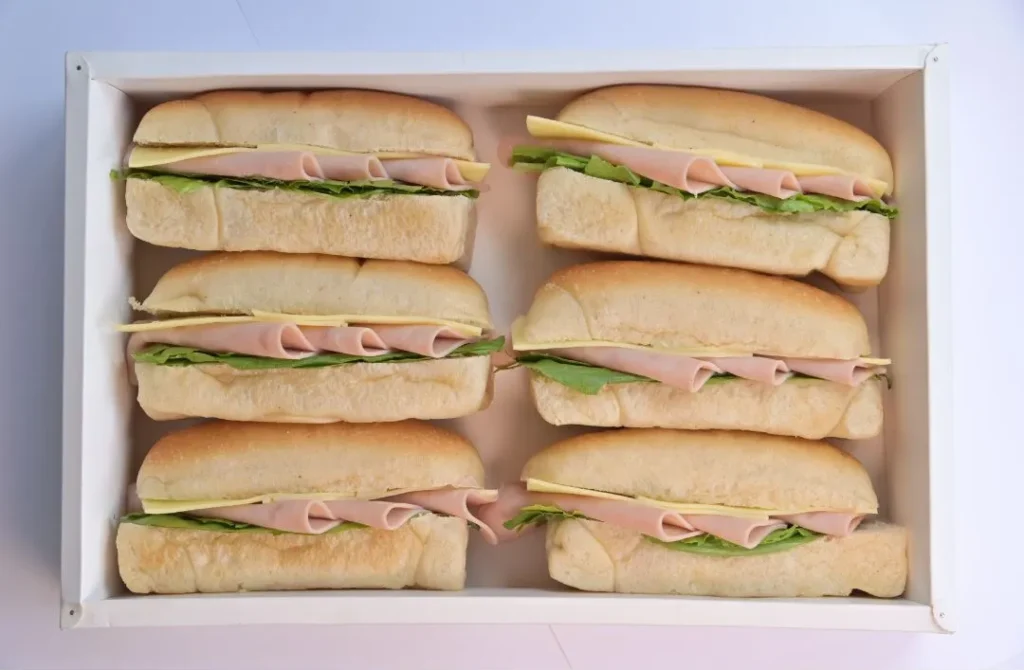 Caja de pasabocas de sandwich Ciabattas de jamón & Queso reuniones empresariales