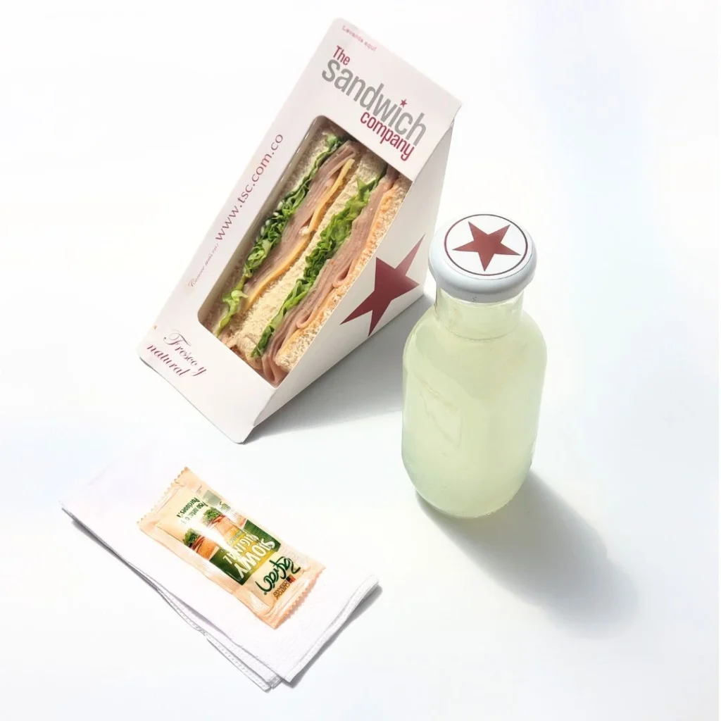 Refrigerio de Sandwich y Limonada