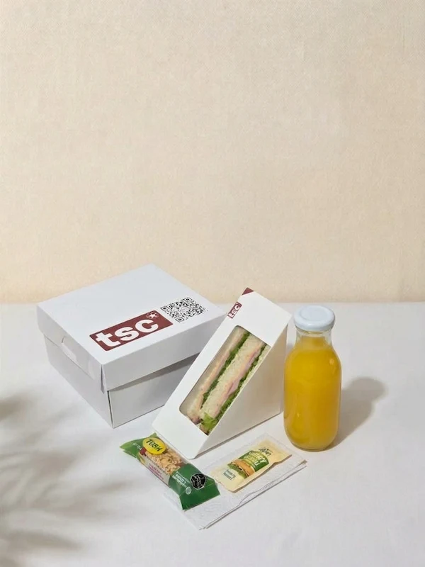 Sandwich Jugo y Barra de Cereal en Caja